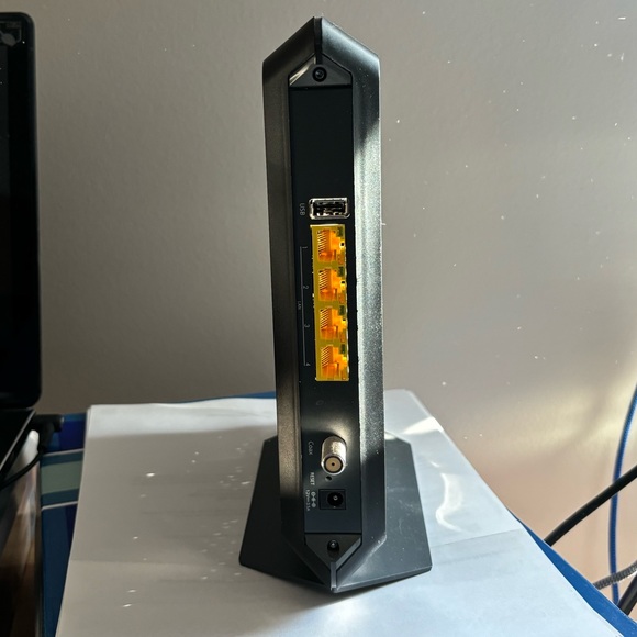 Netgear Nighthawk AC1900 WiFi Cable Modem Router (Model C7000) - Picture 2 of 4